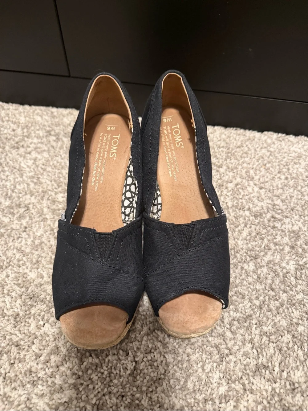 Toms black canvas